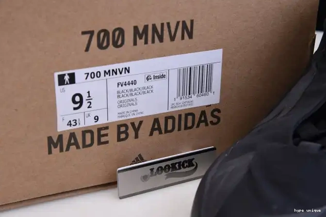 hype Yeezy 700 Black MNVN Boost Adidas Triple FV4440 0522